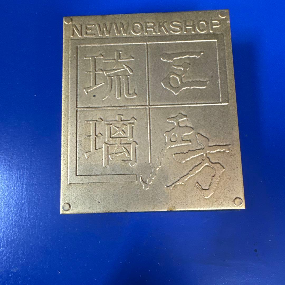 ドラゴン取っ手付きガラスベース