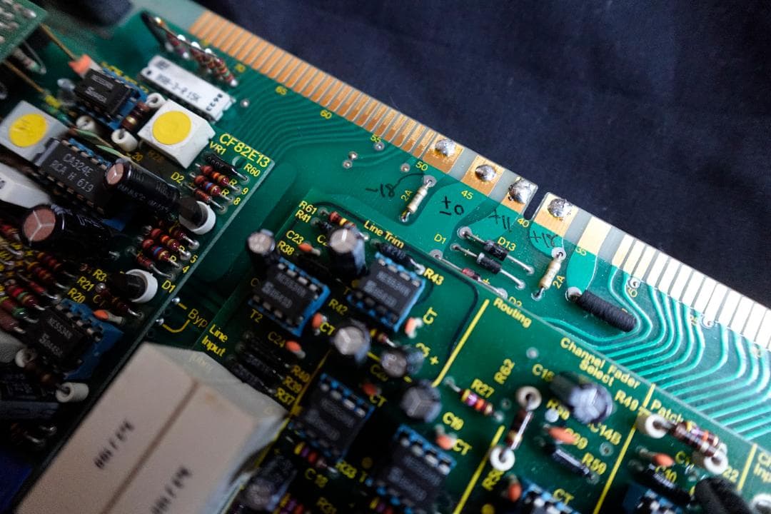 『SSL4000E チャンネル実機 アウトボード