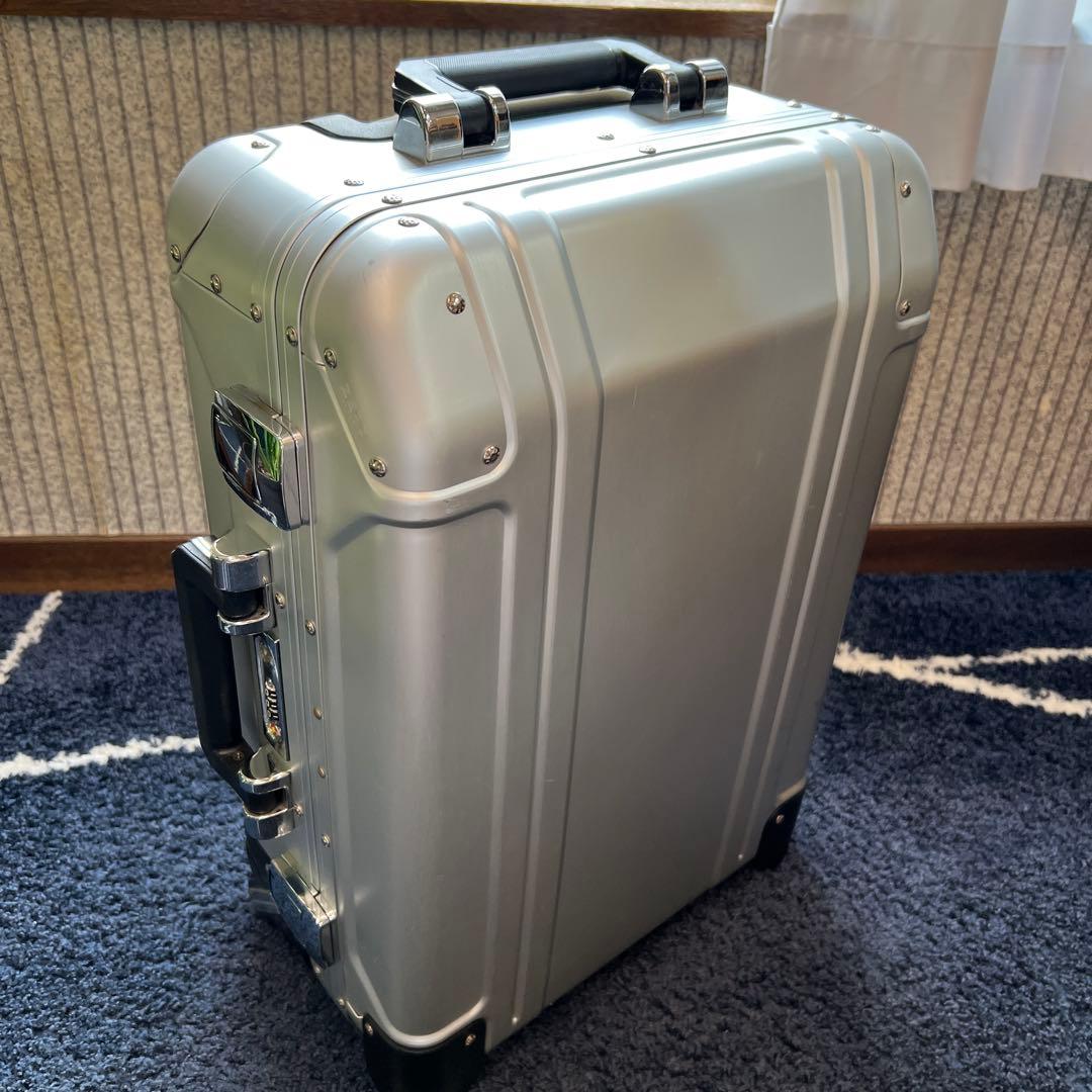 ゼロハリバートンZERO HALLIBURTON スーツケース 31L 2輪