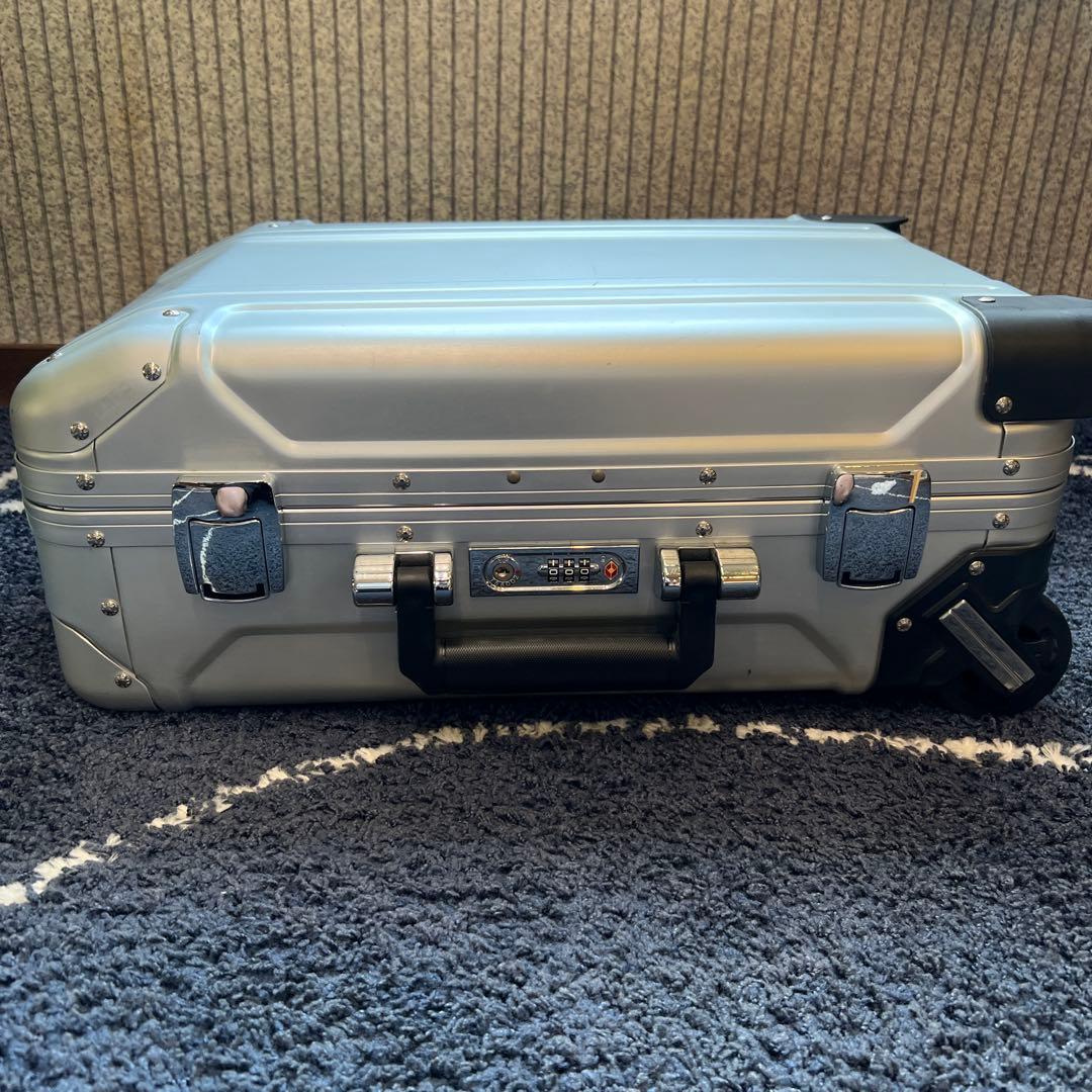 ゼロハリバートンZERO HALLIBURTON スーツケース 31L 2輪