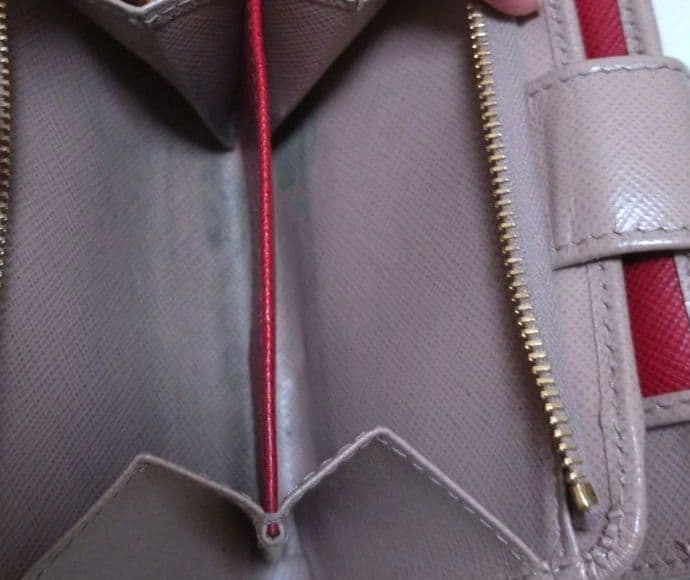 プラダ 2つ折り財布 金ロゴ バイカラー サフィアーノ