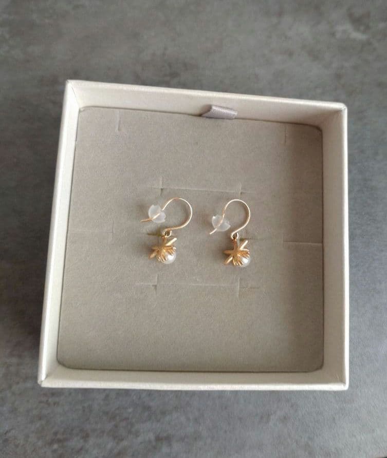 フェスタリア K10ＹＧ淡水パールフックピアス