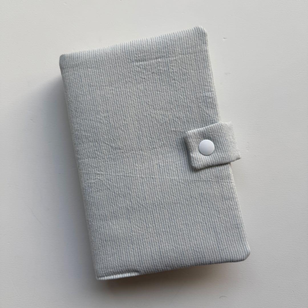 バインダーカバー　A6 水色ストライプ　カードポーチ付