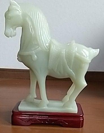 5%寄附◎ 玉石 馬型置物 出世縁起物