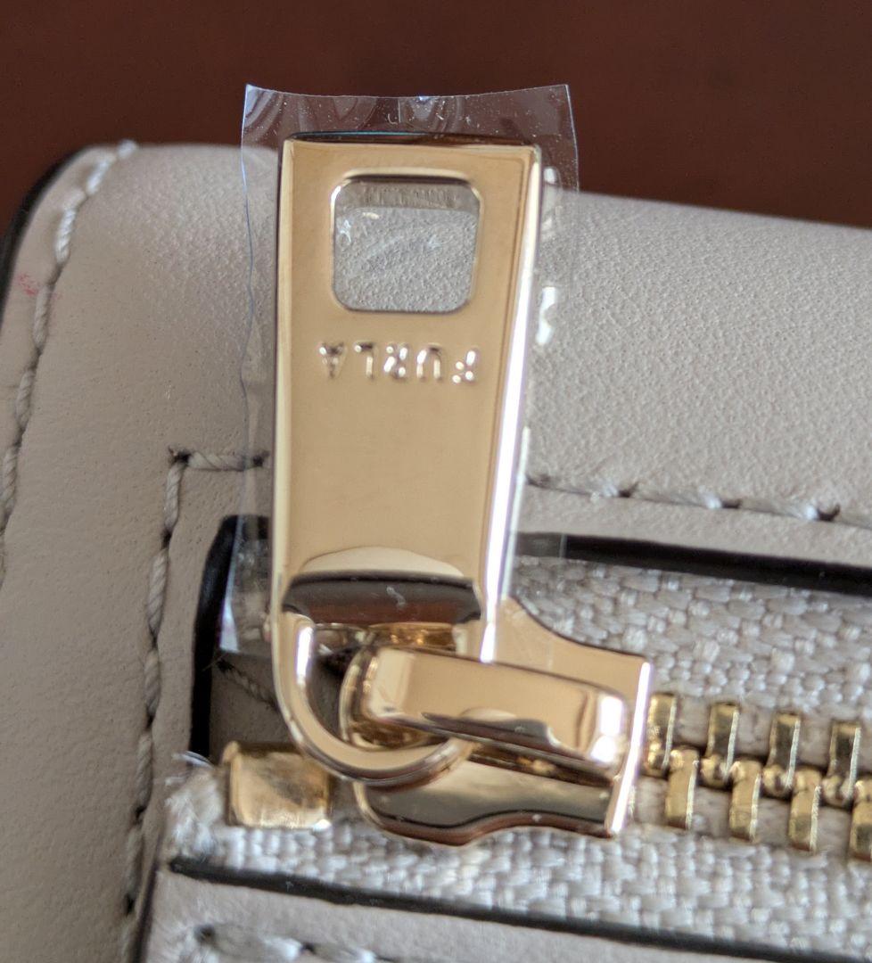 新春セール【新品・未使用】FURLA折り財布