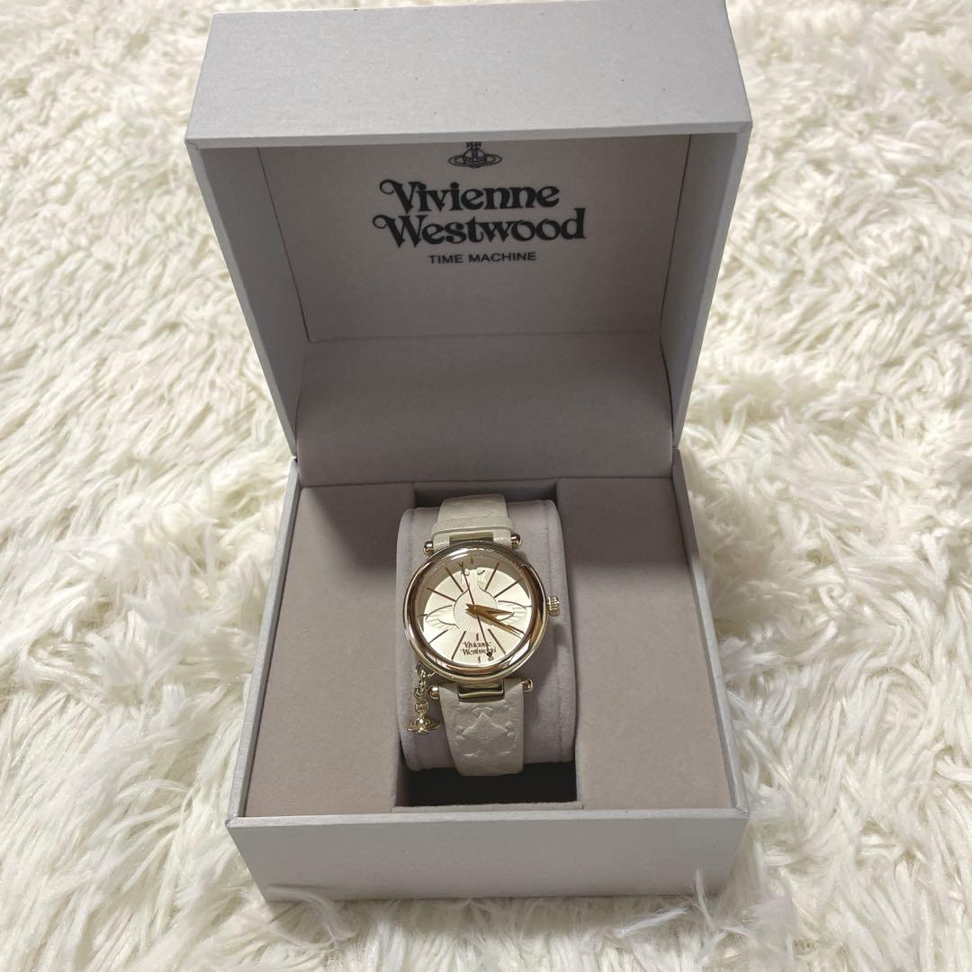 【美品、希少】ヴィヴィアンウエストウッド　腕時計　オーブチャーム付き　箱あり