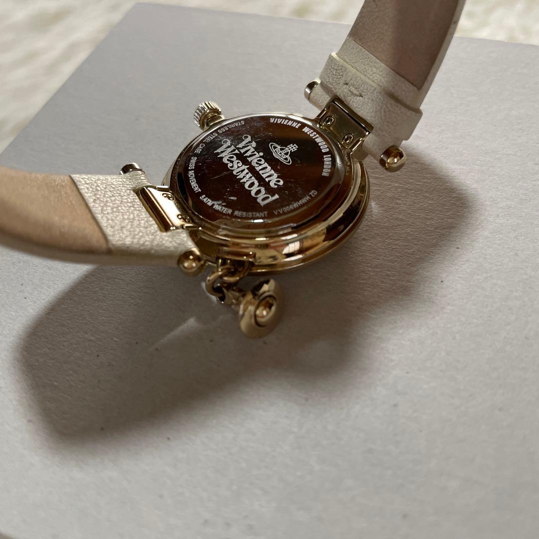 【美品、希少】ヴィヴィアンウエストウッド　腕時計　オーブチャーム付き　箱あり