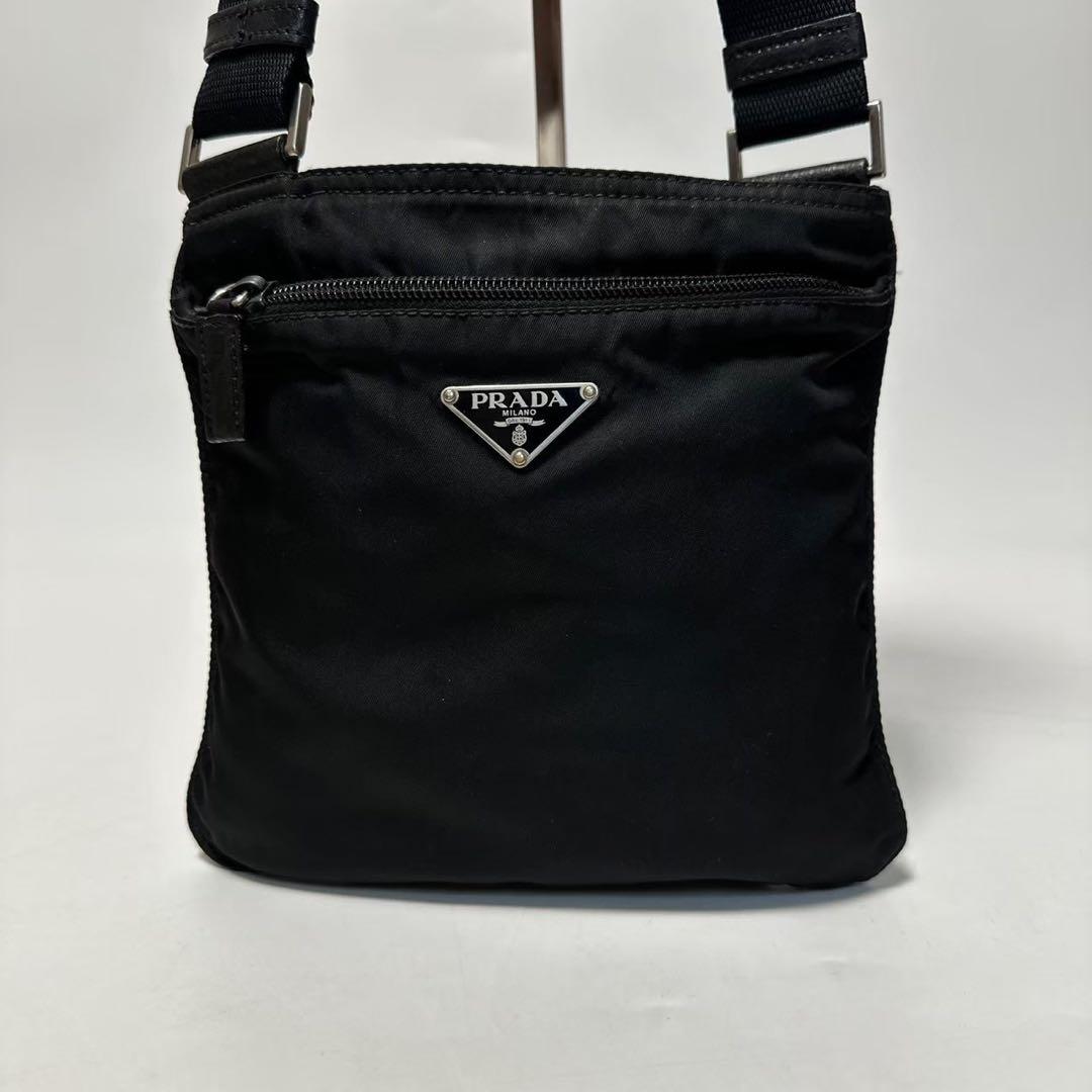 専用o37【美品】プラダ　三角ロゴナイロン　ブラックショルダーバッグサコッシュ.