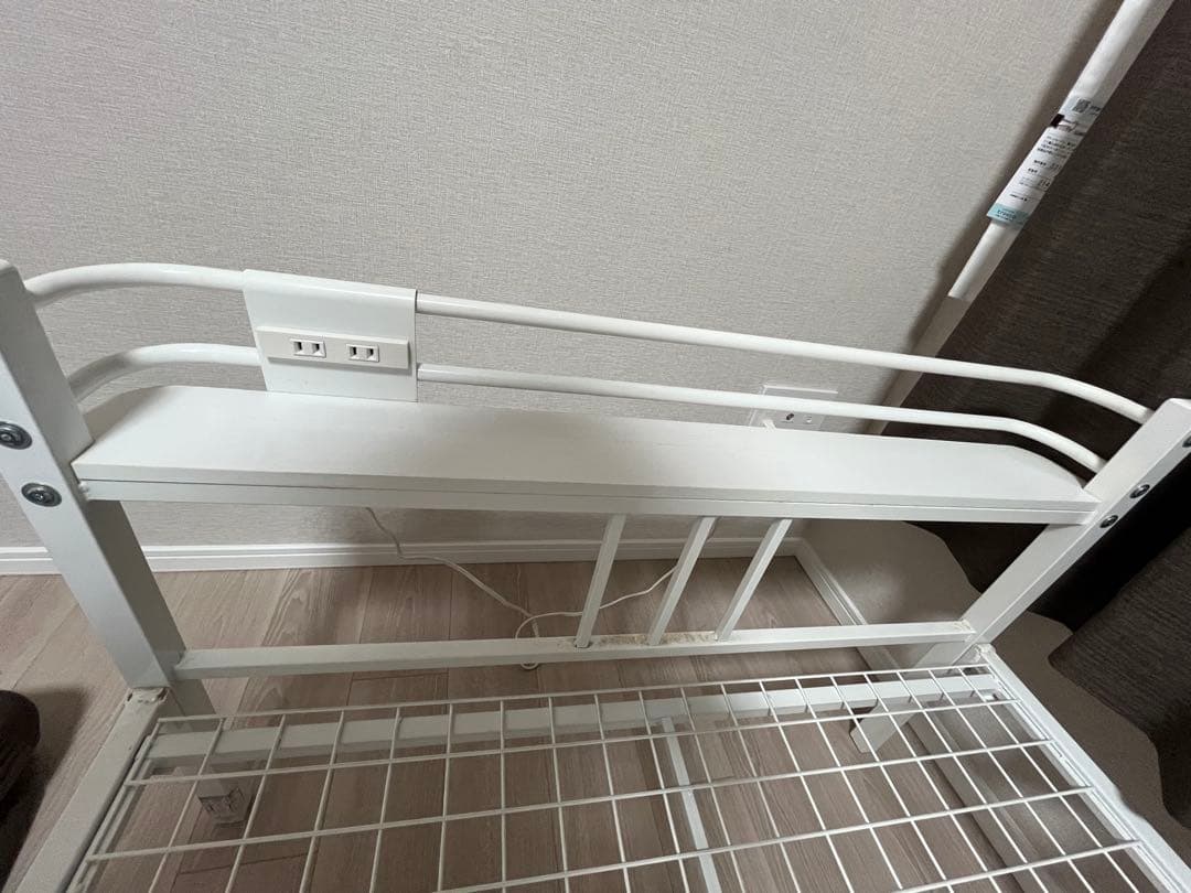 ニトリ　ホワイト スチール シングルベッドフレーム
