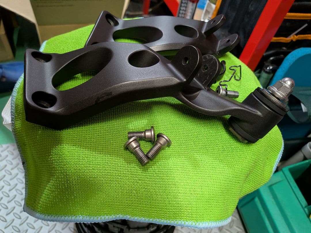 KawasakiZRX1200ダエグ純正ウィンカーなど純正部品。