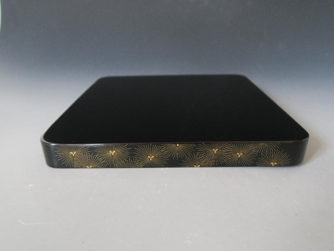 【輪島塗】亀甲松沈金 三段重 重台 天然木 共箱 亀甲松沈金 吸物椀 六客 箱無