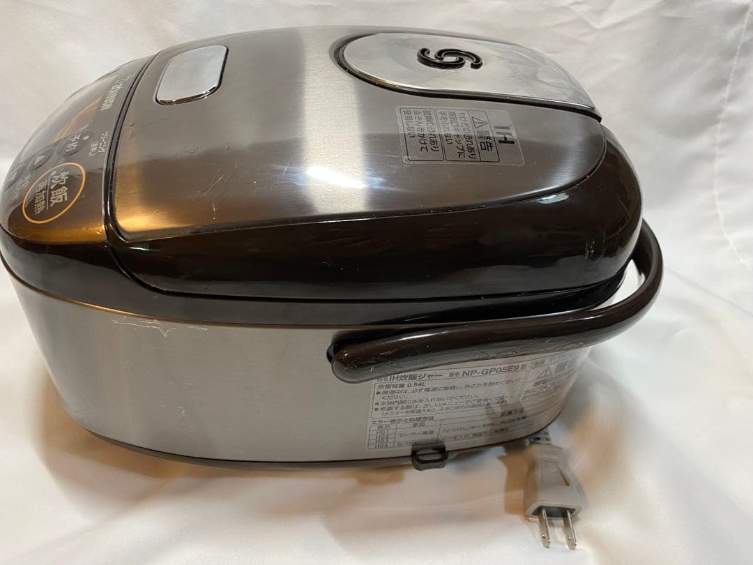 象印 Zojirushi NP-GP05E9炊飯器 2023年製　3合炊き