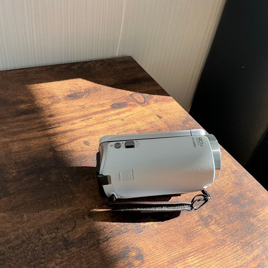 【ビデオカメラ】HC-W590Mホワイト【三脚付き】