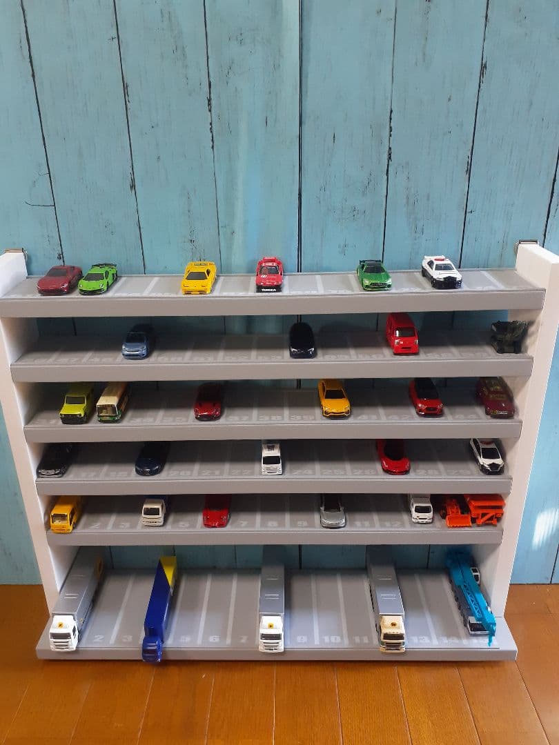 自作トミカ収納棚6段75台1段目ロングトミカ仕様