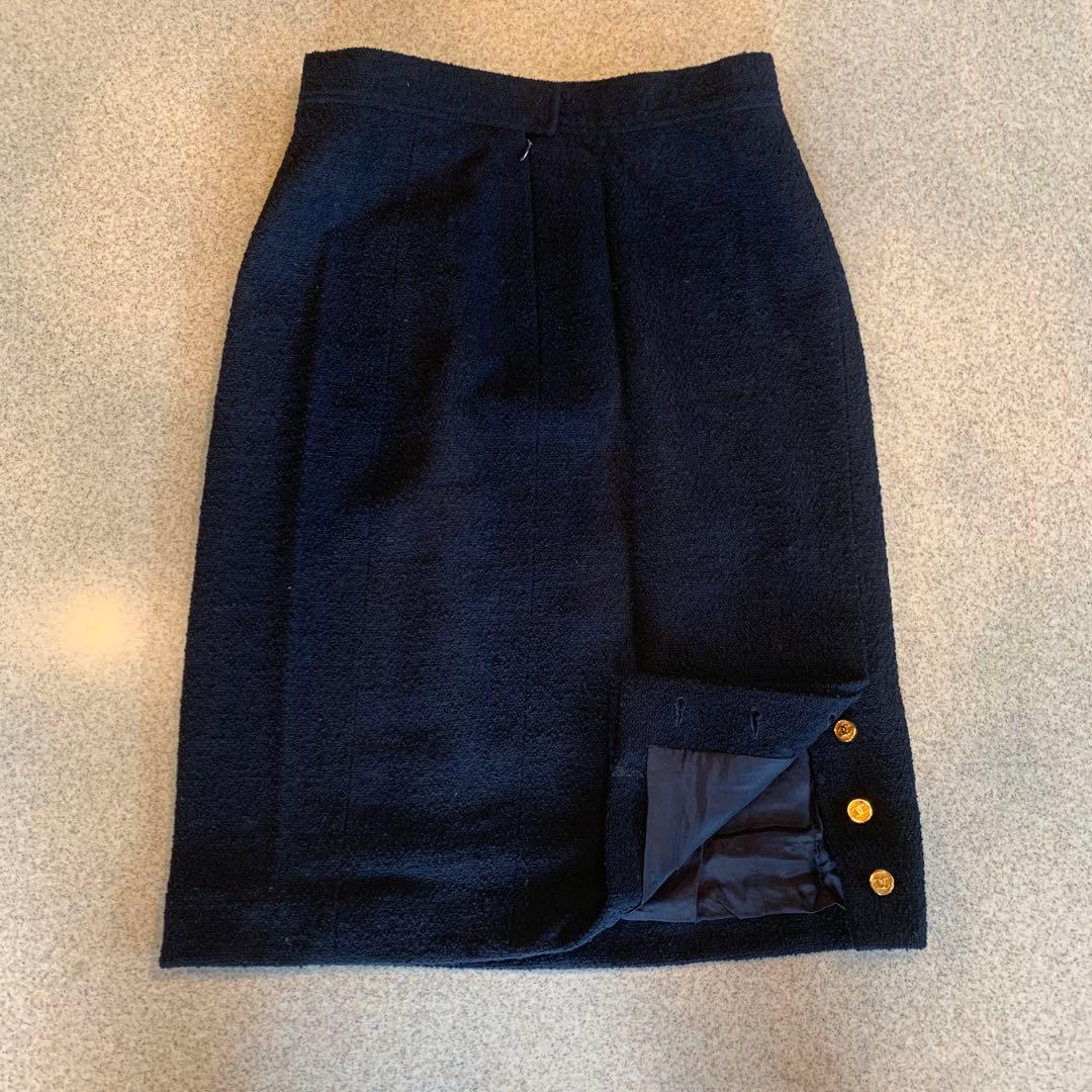 CHANEL シャネル　スカート　ツイード　ブラック CHANELのボタン付き