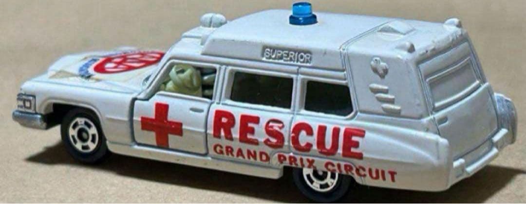 トミカ キャデラック 救急車 アンビュランス
