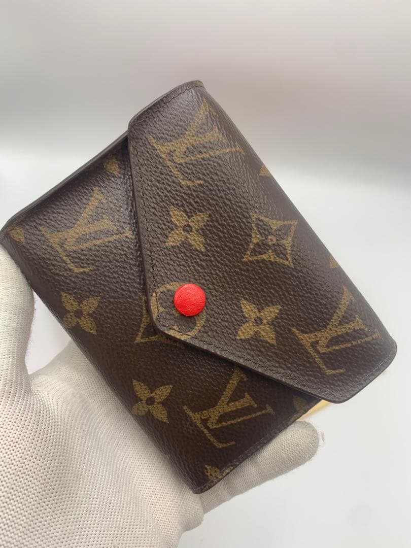 ルイヴィトン モノグラム ポルトフォイユ ヴィクトリーヌ 三つ折り財布 P55