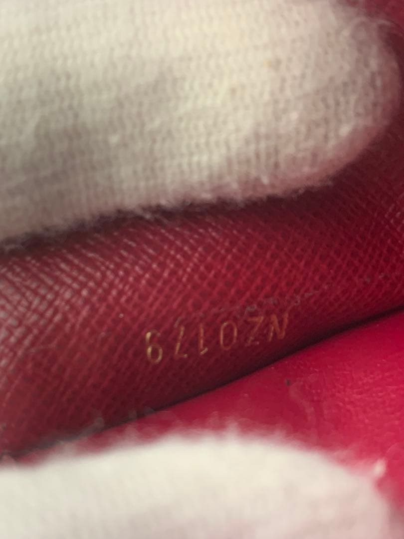 ルイヴィトン モノグラム ポルトフォイユ ヴィクトリーヌ 三つ折り財布 P55