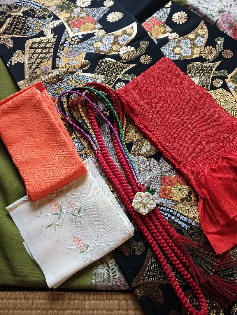 小柄さんの為のお仕立て　振袖フルセット　美品　華やか　丈151 裄66