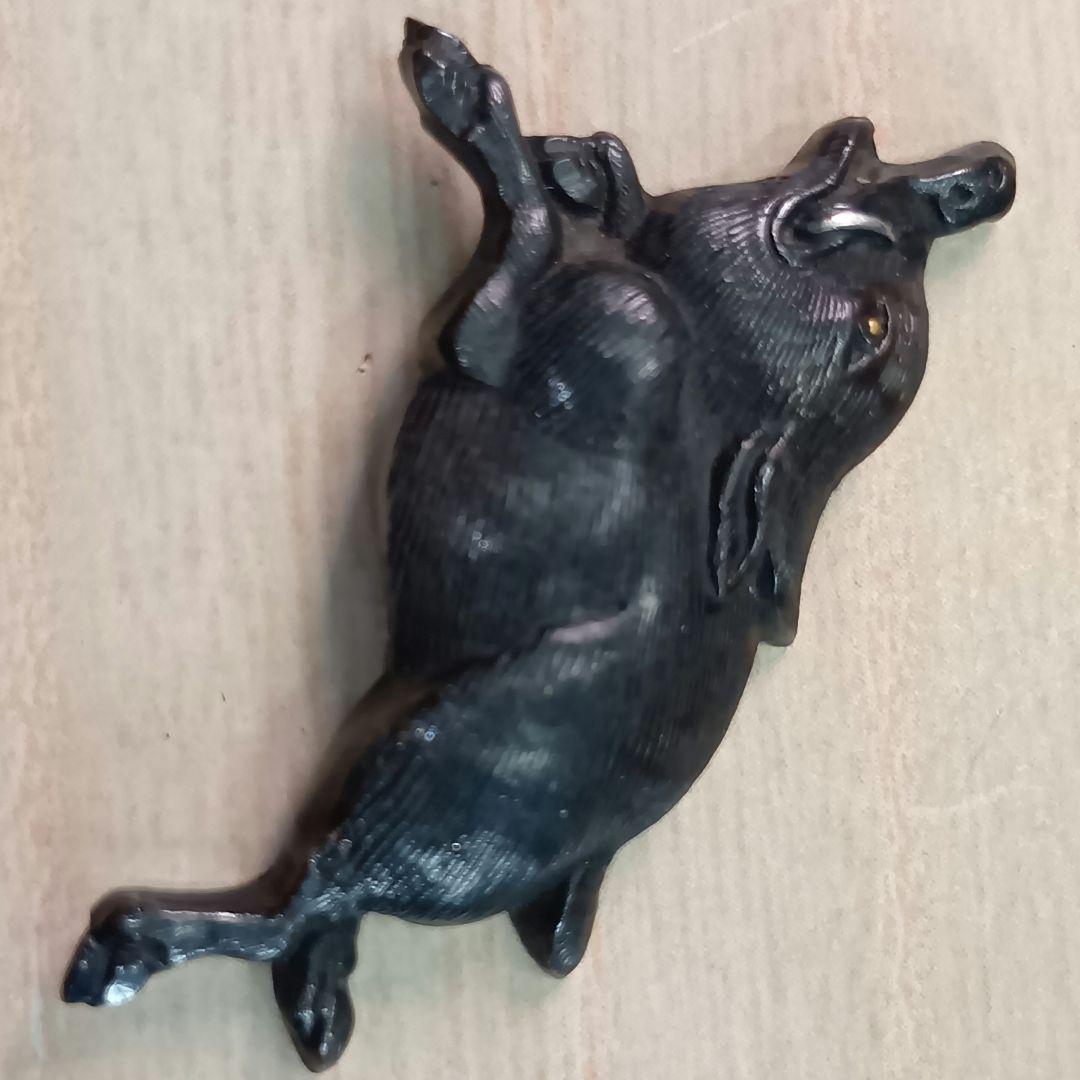 煙草入れ／超絶技巧前金具猪図／在銘あり