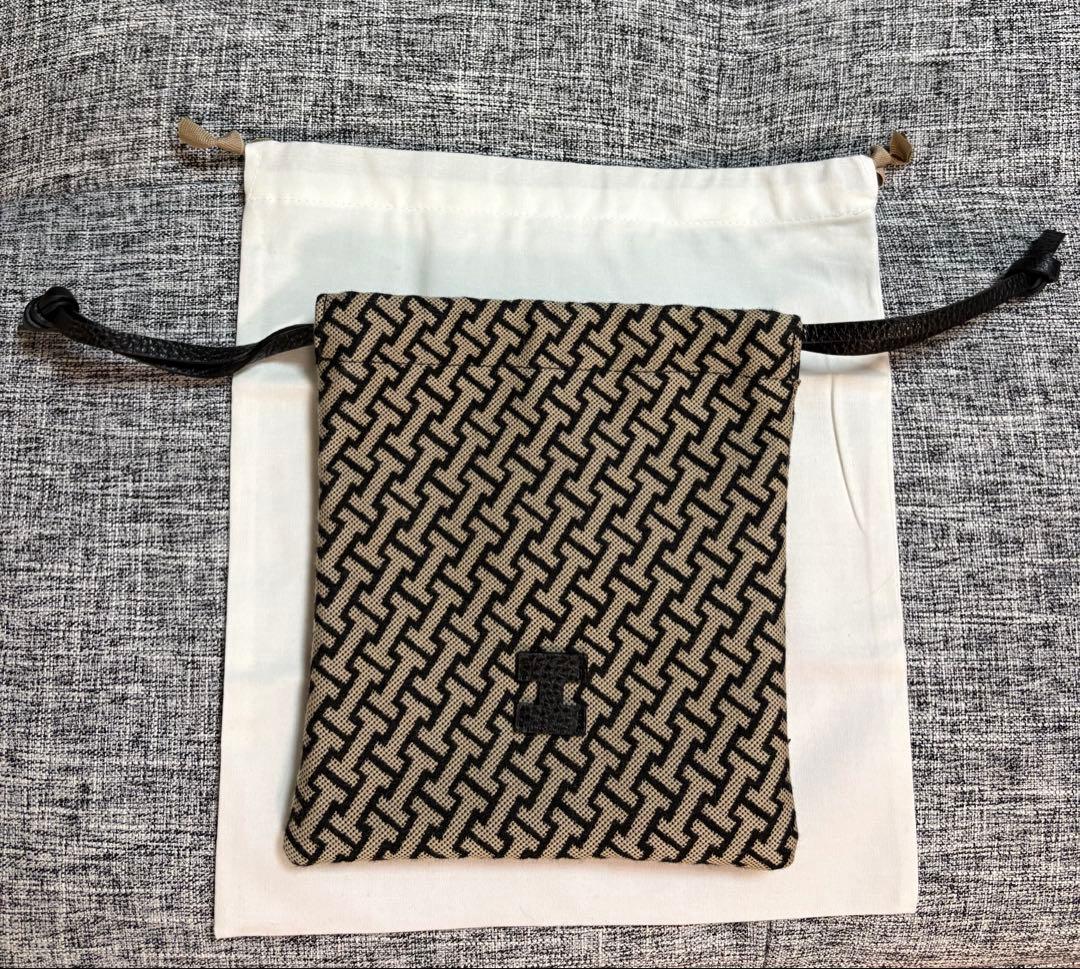 IACUCCI イアクッチ モノグランマ ポーチ