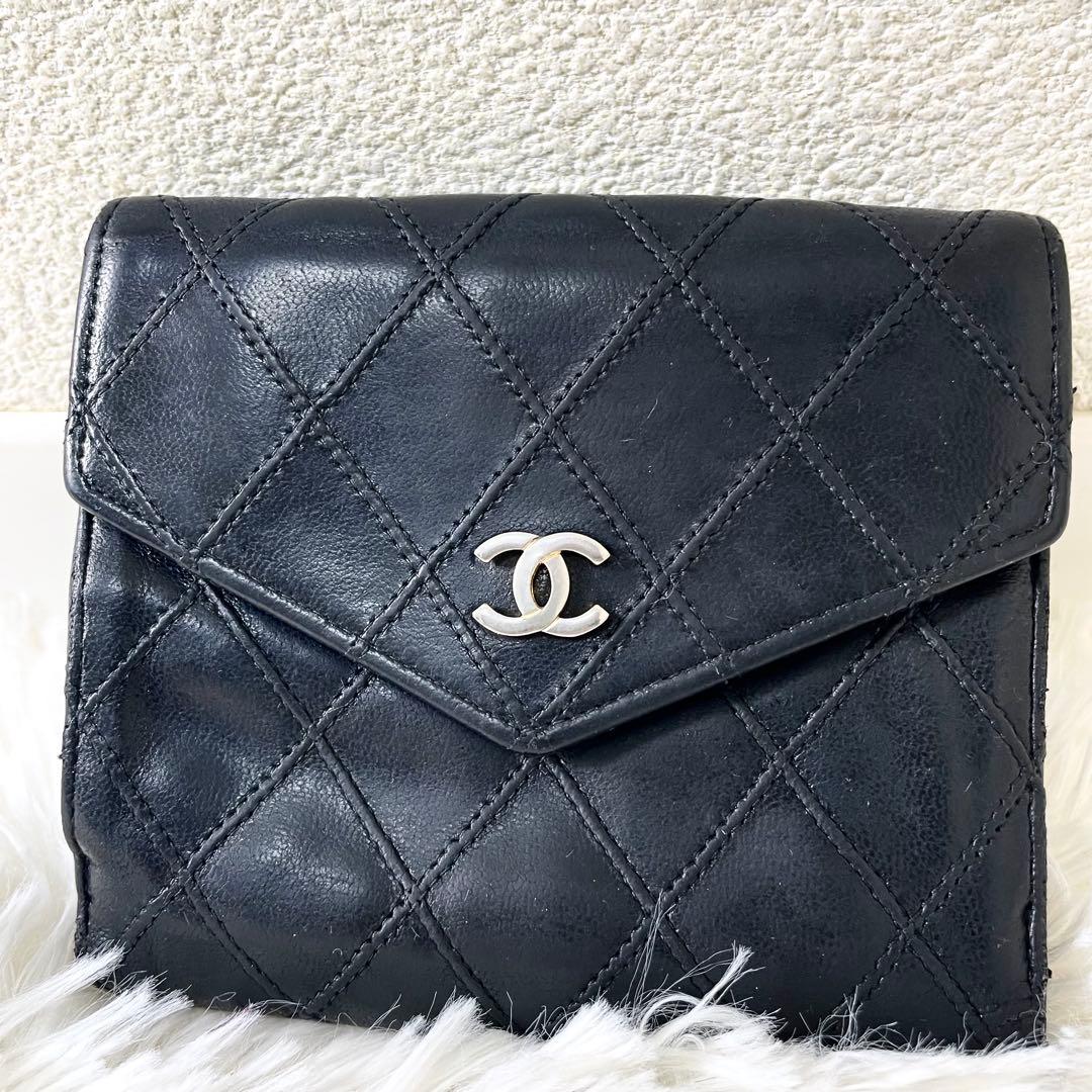 シャネル　CHANEL 二つ折り財布　ココマーク　ブラック　黒　レザー
