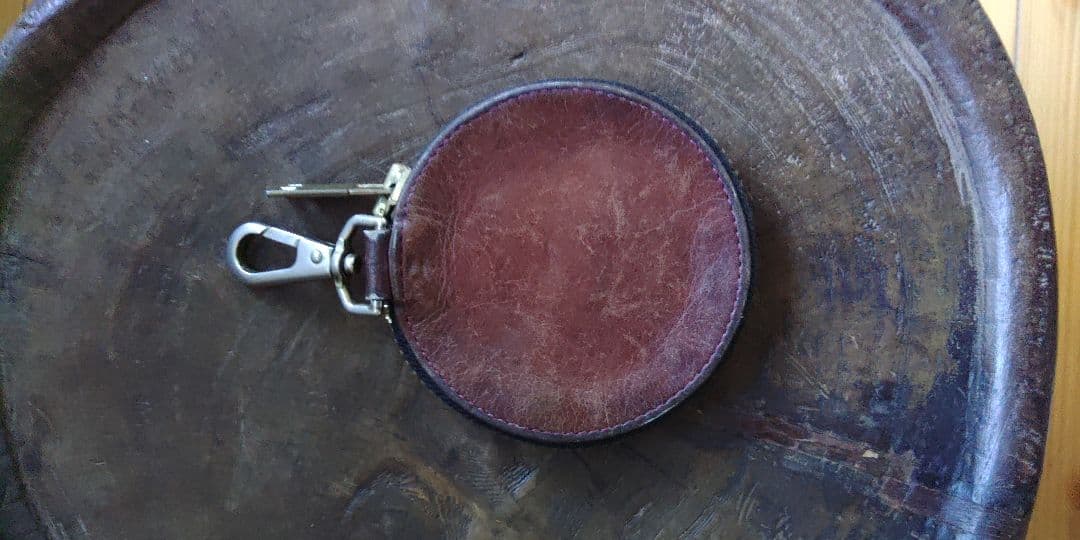 ブラックミーンズ　幾何学模様刺繍レザーケース