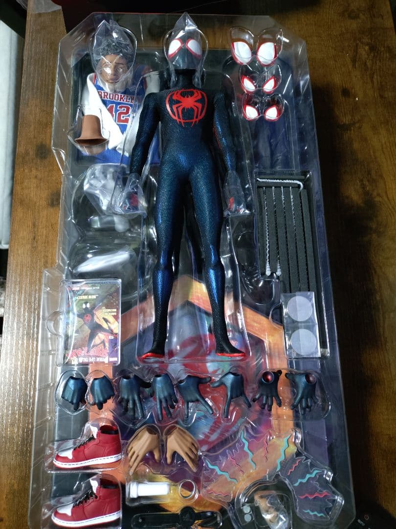 ホットトイズ　スパイダーマン マイルス・モラレス アクロス ザ スパイダーバース
