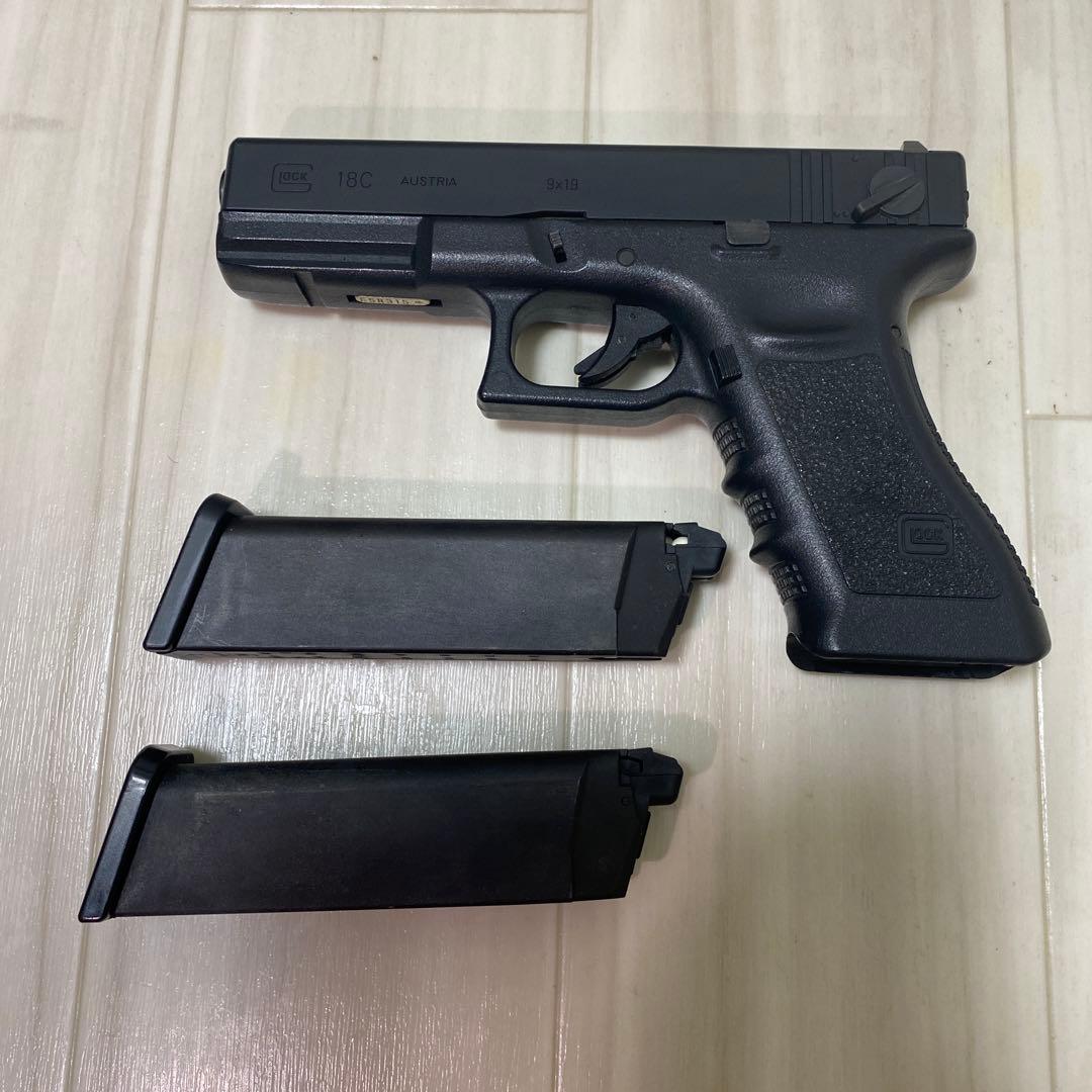 Glock18Cガスガン ブラック 2マガジン付き