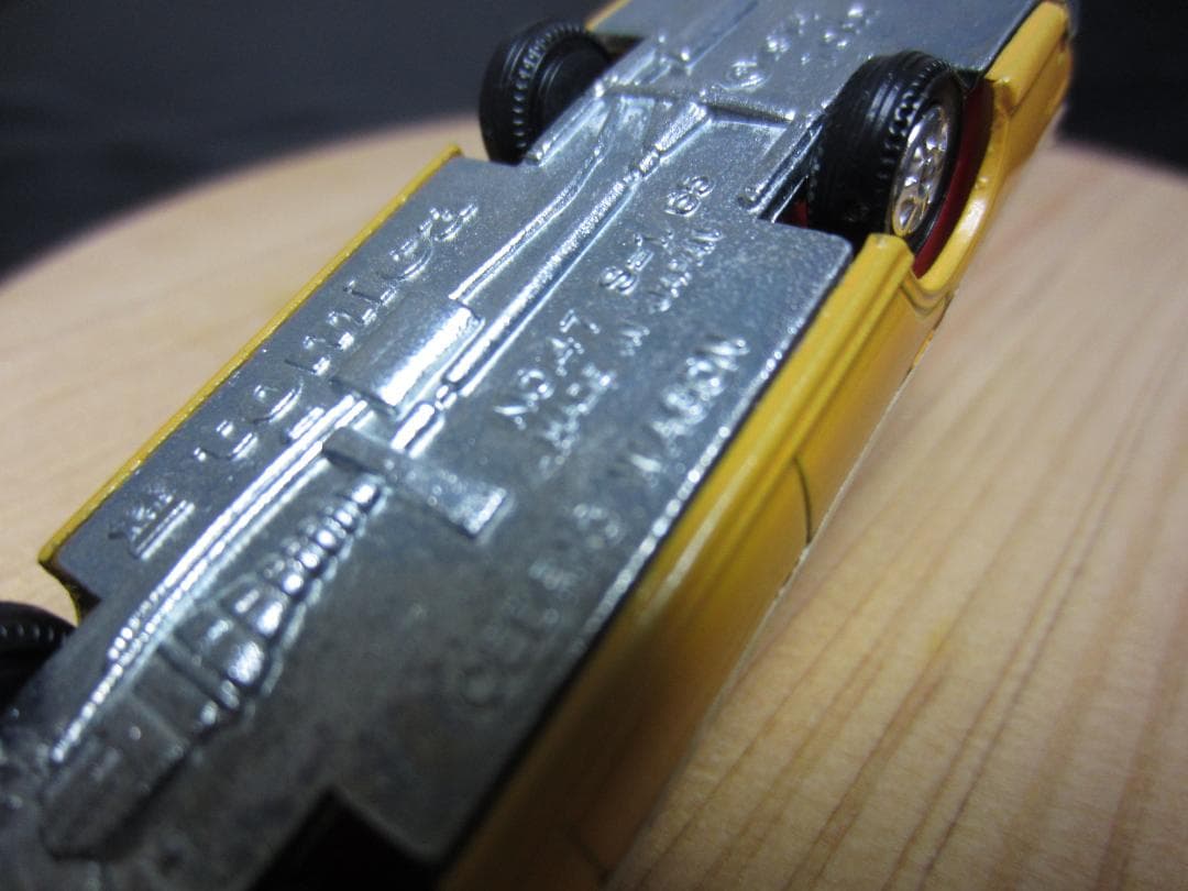 黒箱トミカ／日本道路公団パトカー／ 日産セドリックバン（２Cホイール）