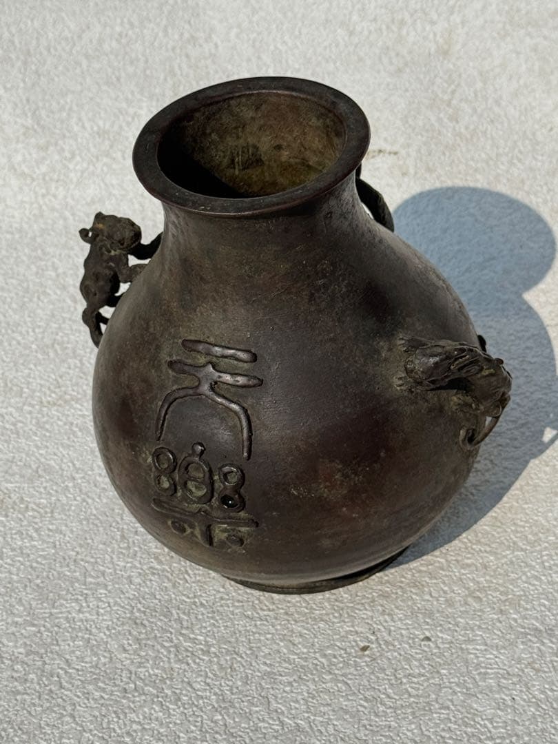 ブロンズ製花瓶 ドラゴンモチーフ