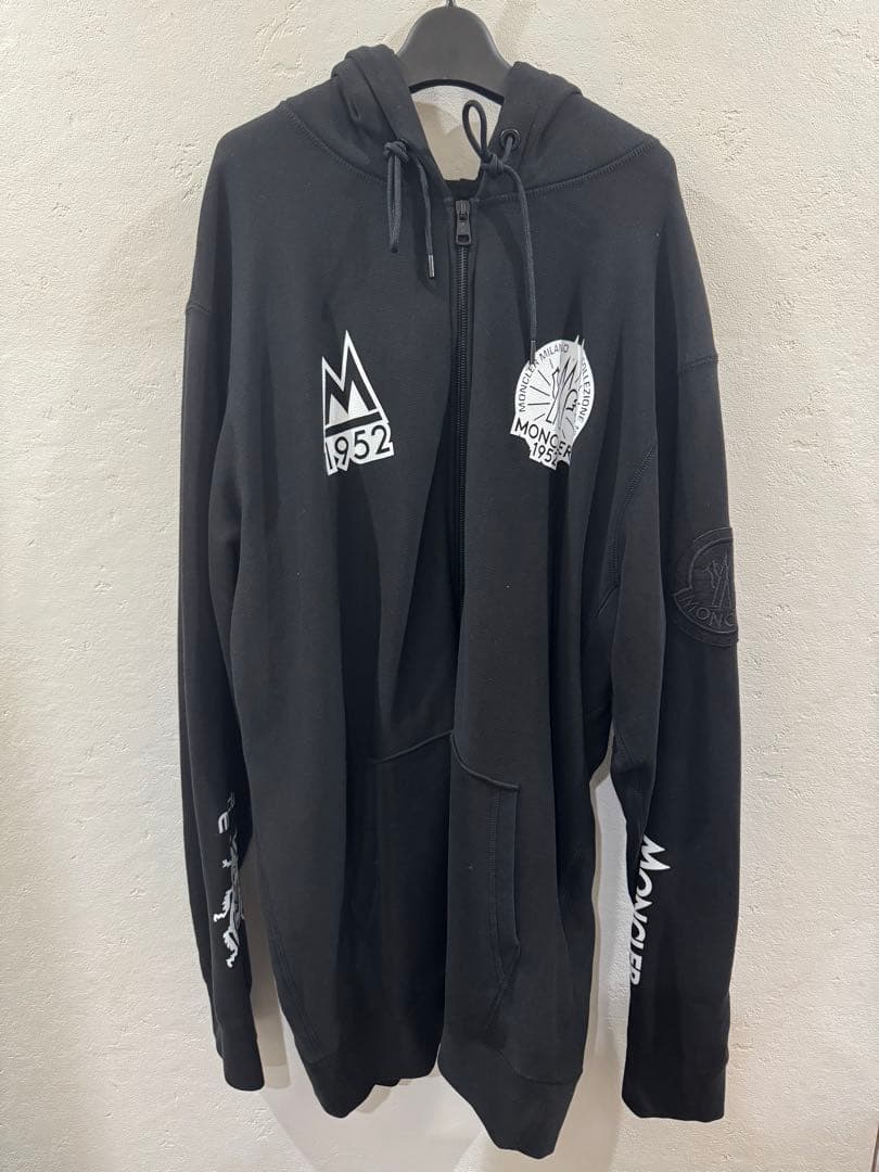 モンクレール　ジーニアス　ワッペンロゴパーカー 1952