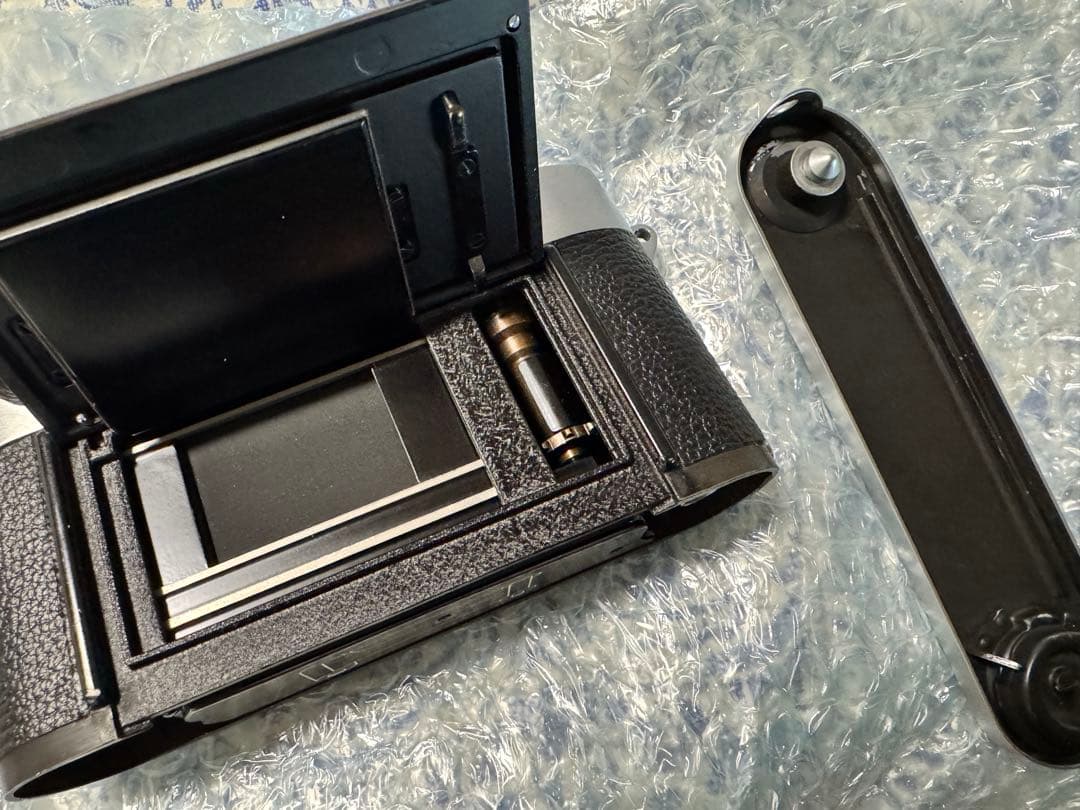 Leica M3 フィルムカメラ 本体とレンズキャップ