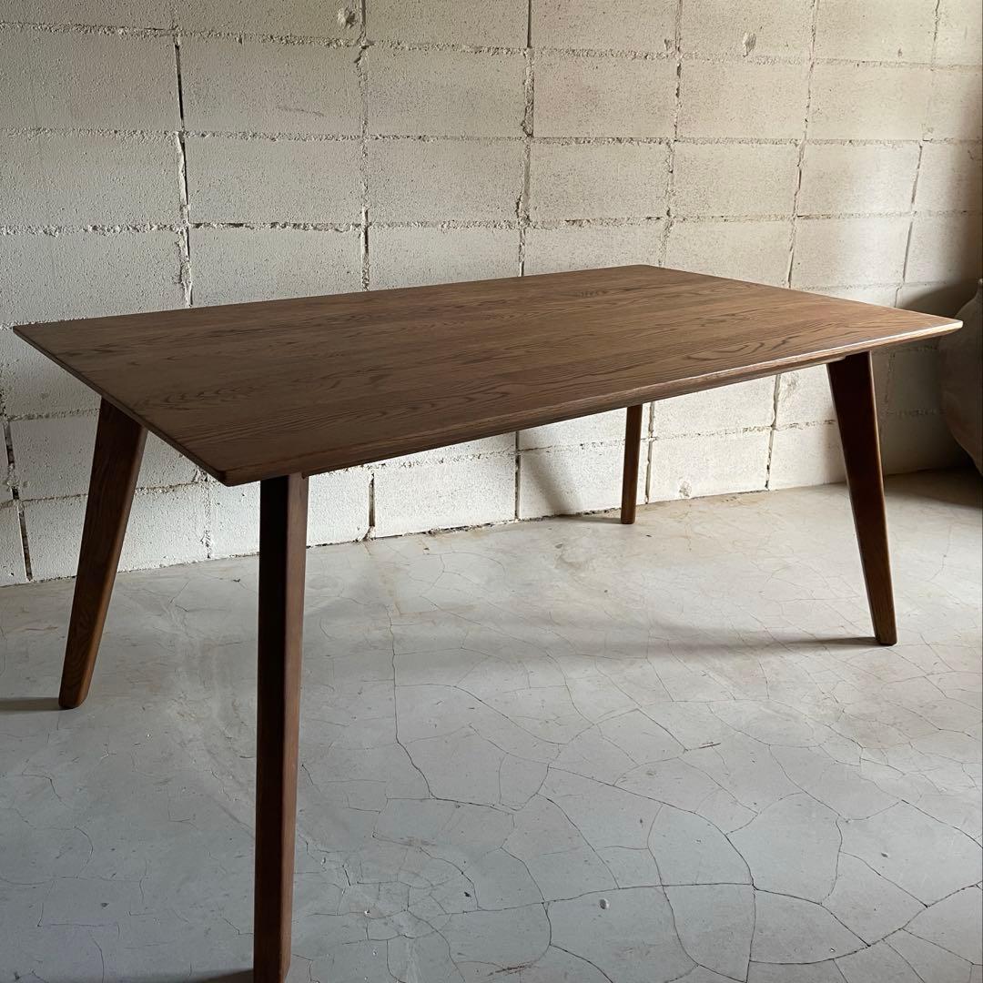 天然木オーク無垢材　ダイニングテーブル　テーパー角脚　斜め脚　北欧スタイル