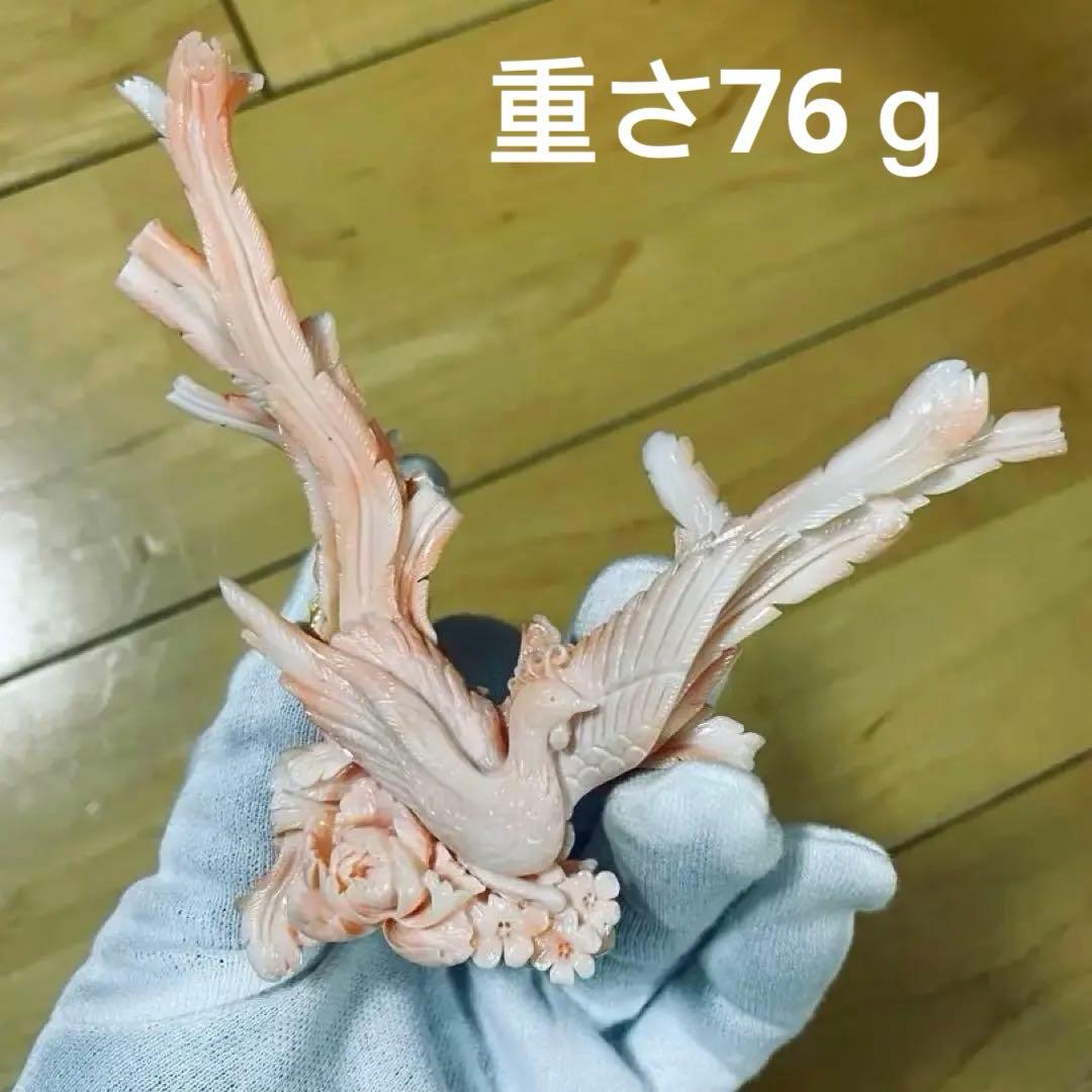 本珊瑚　珊瑚置物　手彫り　　珊瑚彫刻　桃珊瑚　鳳凰　帯留め　宝石珊瑚　重さ76ｇ