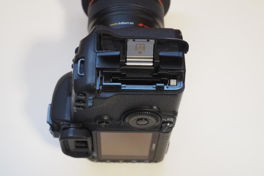 【カメラ】EOS5D Mark II &EF24-105 F4 L IS セット