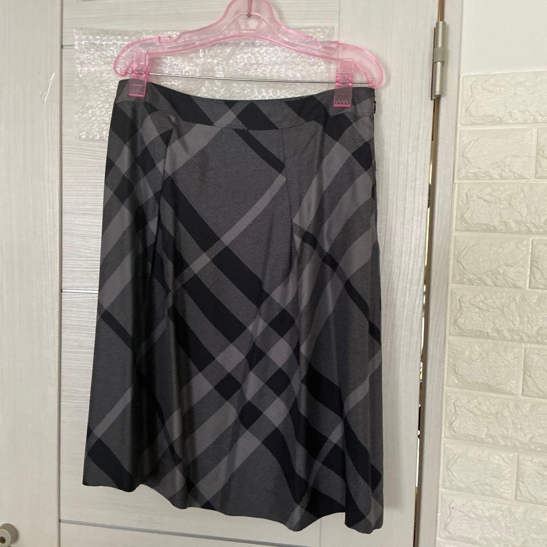 バーバリースカート、シルク100%グレーチェック未使用