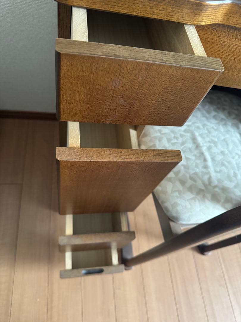 ドレッサー　椅子付き