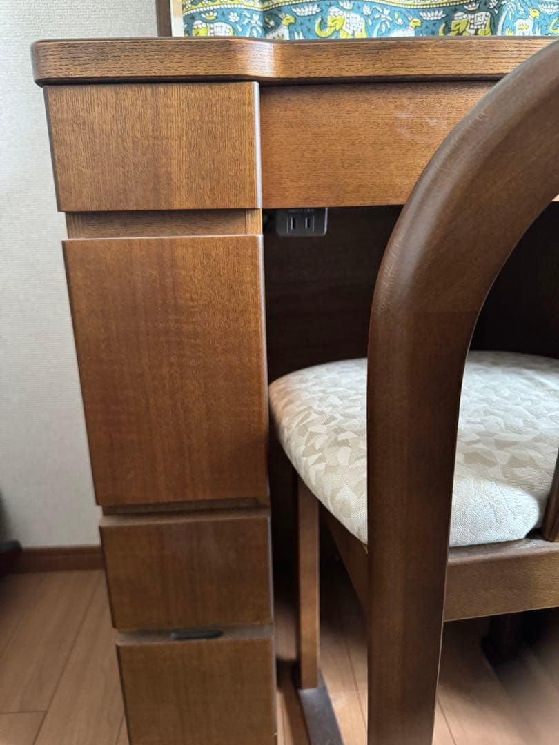 ドレッサー　椅子付き