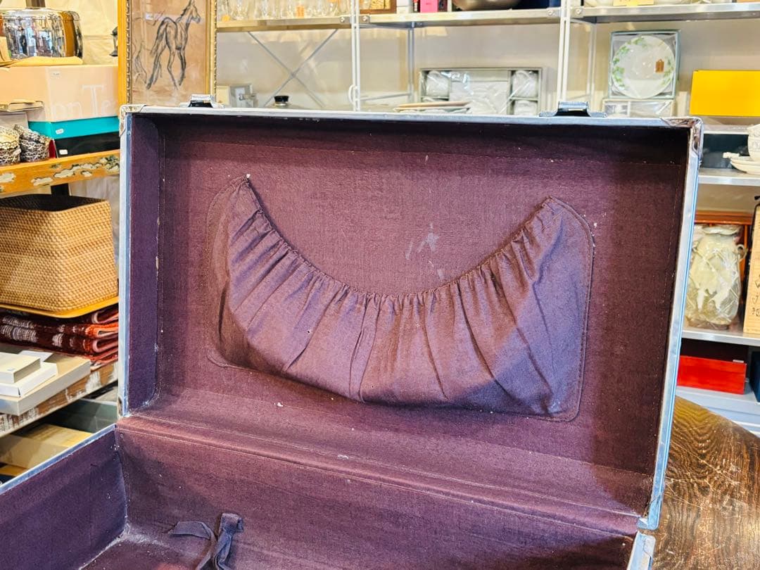 ヴィンテージ　トランク　金属製　取手も金属　シルバー　アタッシュケース　高級