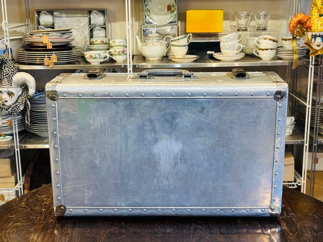 ヴィンテージ　トランク　金属製　取手も金属　シルバー　アタッシュケース　高級