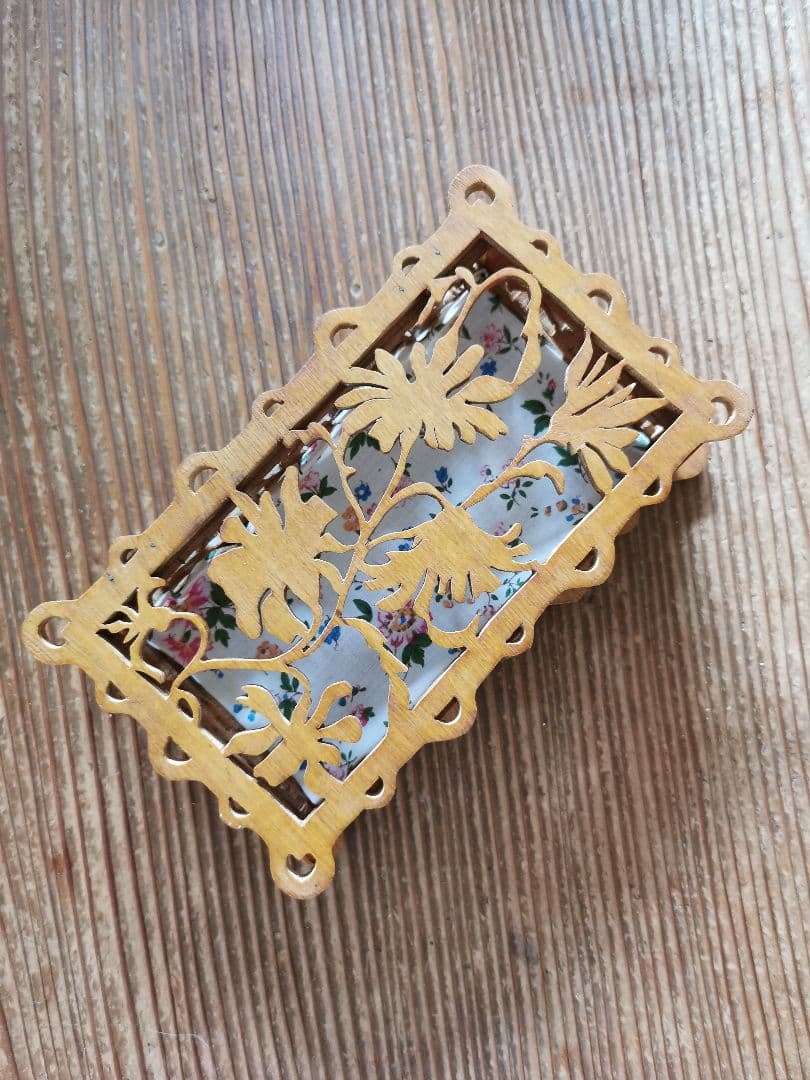 アンティークベルギー 透かし五面草花紋彫 木製小箱 小物入れ アール・ヌーヴォー