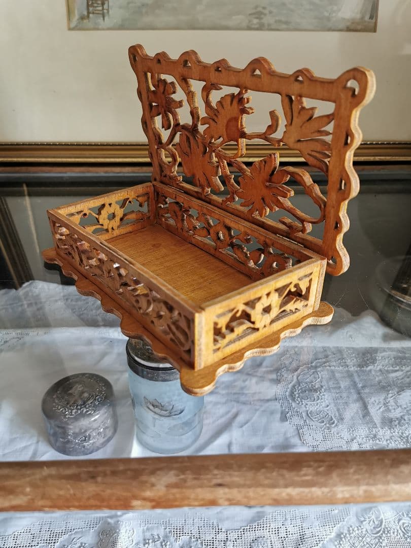 アンティークベルギー 透かし五面草花紋彫 木製小箱 小物入れ アール・ヌーヴォー