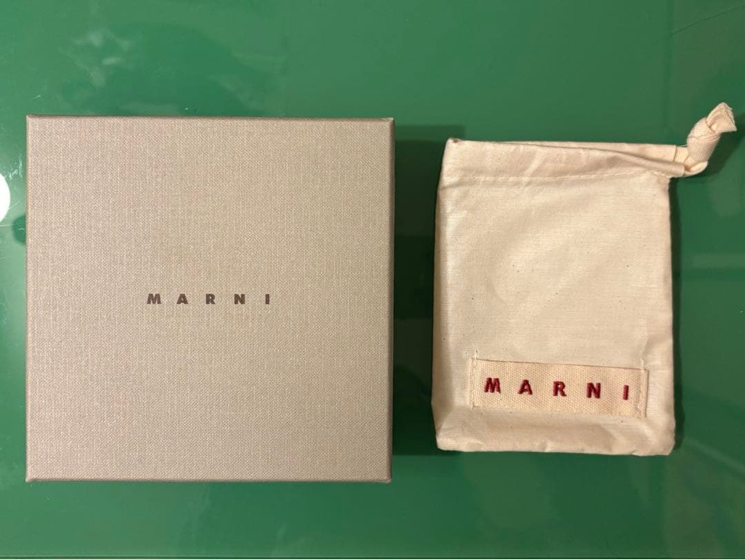 marni サフィアーノレザー製 二つ折りウォレット ブラック イエロー