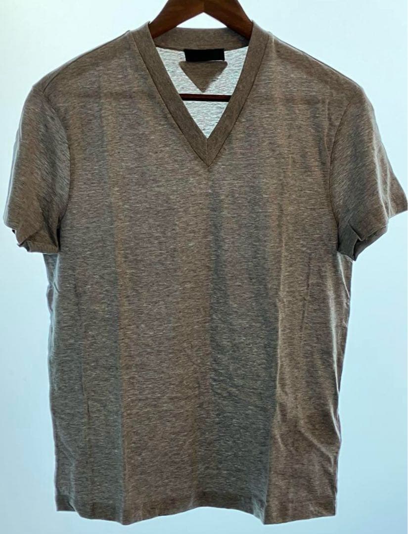 【未使用】PRADA プラダ　グレー Vネック Tシャツ Sサイズ