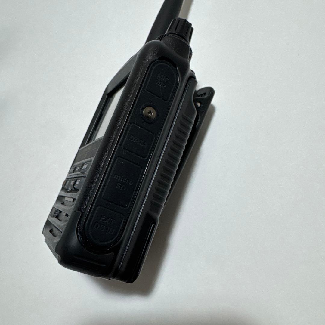 YAESU FT5D トランシーバー