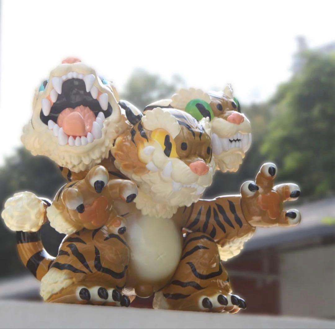 GRAPE BRAIN × STRANGECAT TOYS 三面猛虎 コショウ