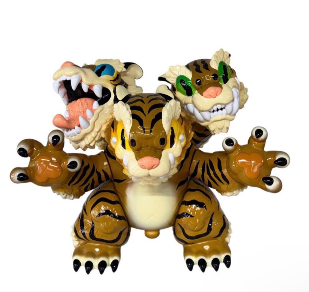 GRAPE BRAIN × STRANGECAT TOYS 三面猛虎 コショウ