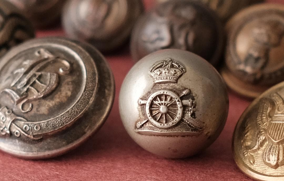 14 イギリス系アメリカ人のヴィンテージボタン紋章（手芸素材／手芸用品）