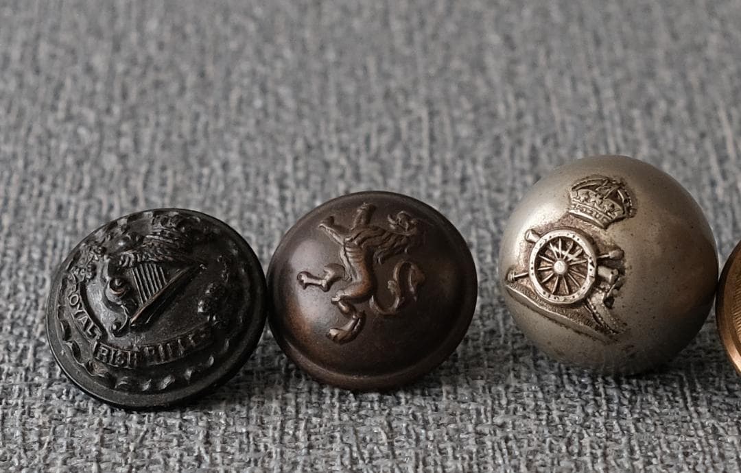 14 イギリス系アメリカ人のヴィンテージボタン紋章（手芸素材／手芸用品）